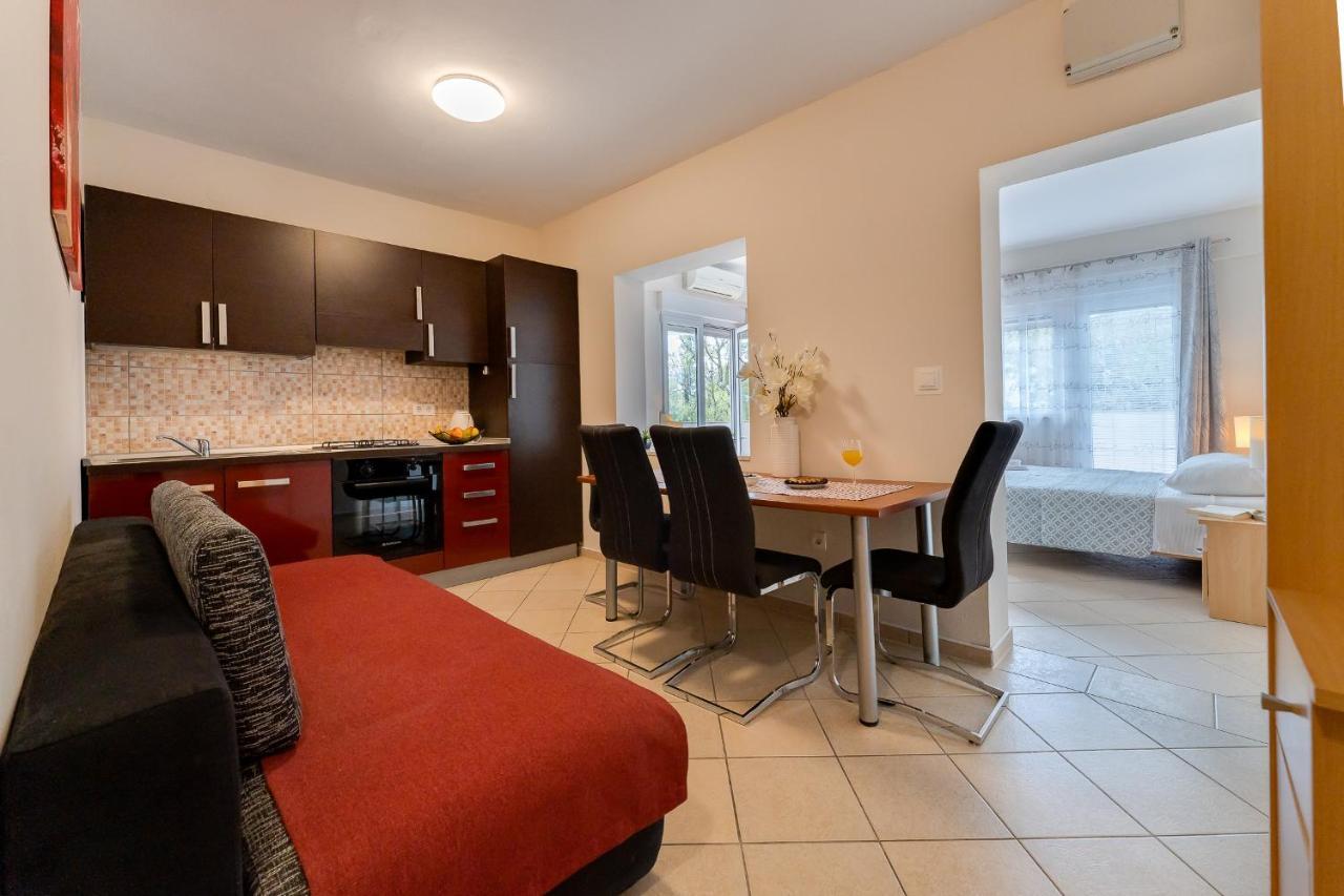 Argyruntum Apartments Starigrad Paklenica Exteriér fotografie