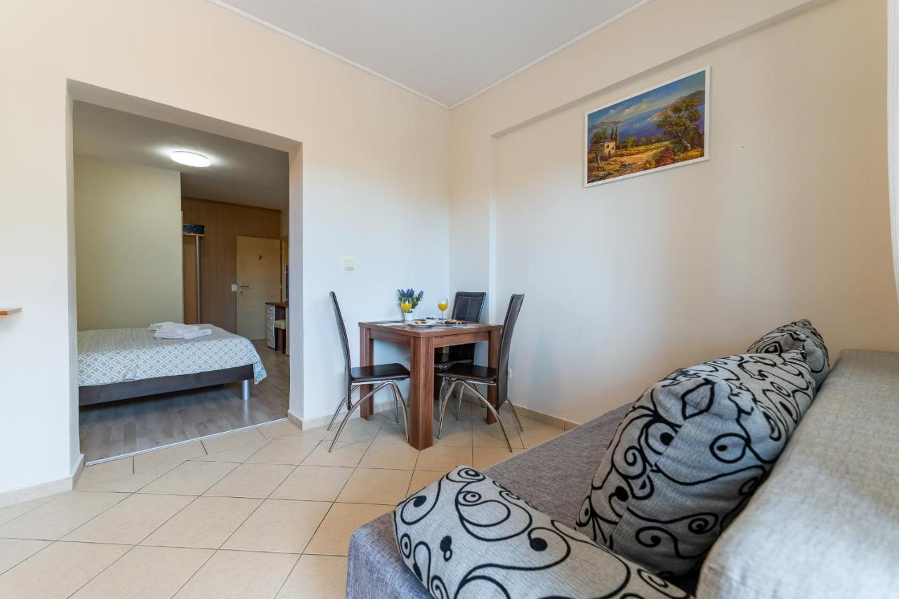 Argyruntum Apartments Starigrad Paklenica Exteriér fotografie