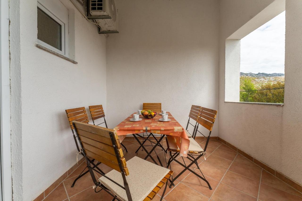 Argyruntum Apartments Starigrad Paklenica Exteriér fotografie