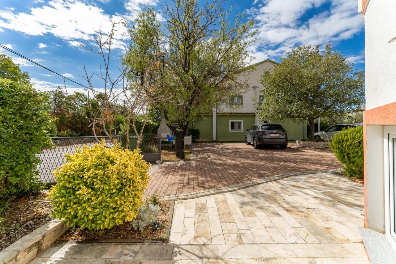 Argyruntum Apartments Starigrad Paklenica Exteriér fotografie